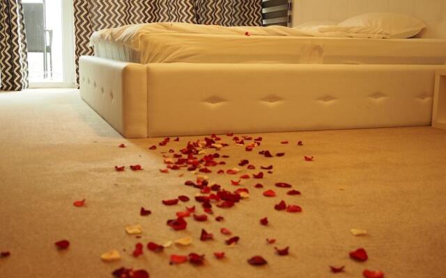 5 Star Residence