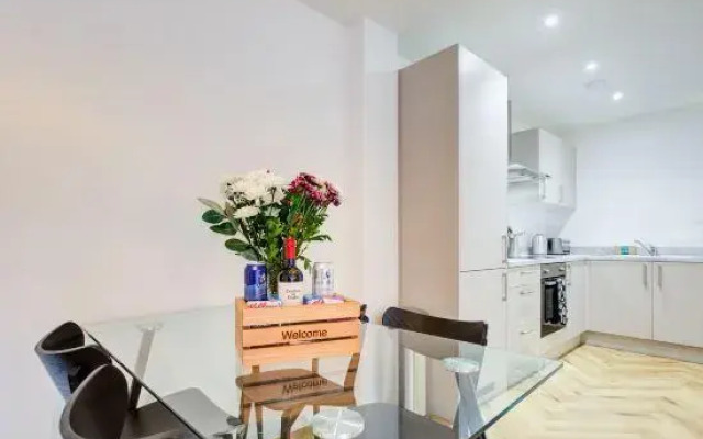 Hybrid Resi - Mitcham Close to Tooting and Wimbledon