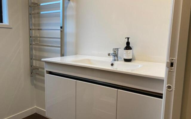 Heart of Russell Apartment - Russell Holiday Apartment