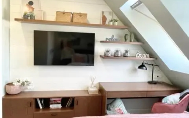 Executive 2 Bedroom Apartment + Parking