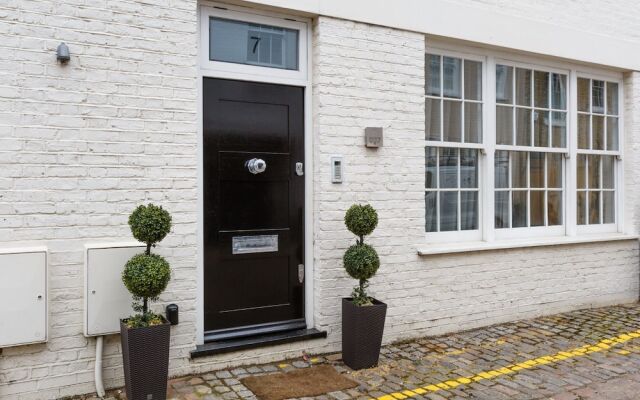 Rare and Gorgeous Hyde Park Mews House Sleeps 8