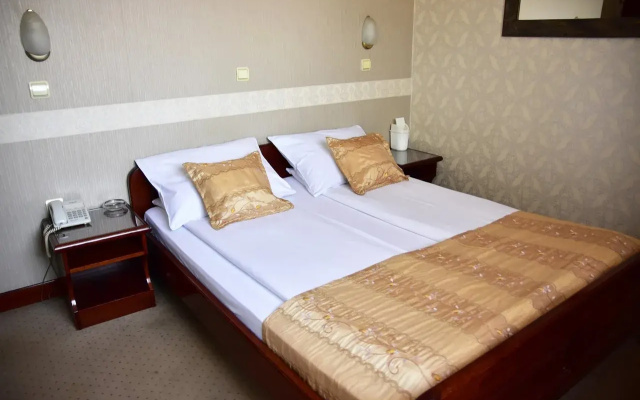 Hotel Lav