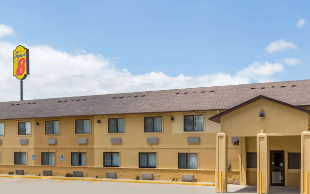 Super 8 by Wyndham Newton