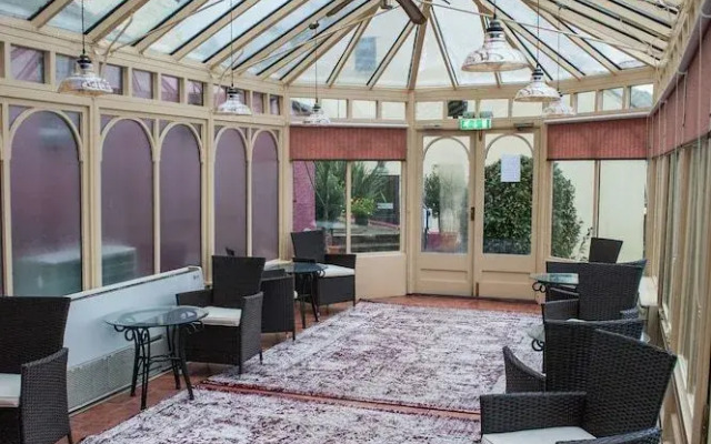 Llanwenarth Hotel & Riverside Restaurant