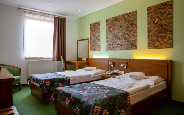 Max Inn Hotel