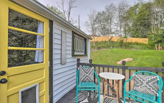 Stylish Woodfin Home w/ Backyard & Fire Pit