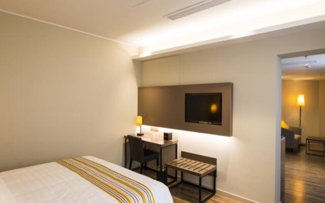 Homeinnplus-Shanghai North the Bund zhoujiazui road Hotel