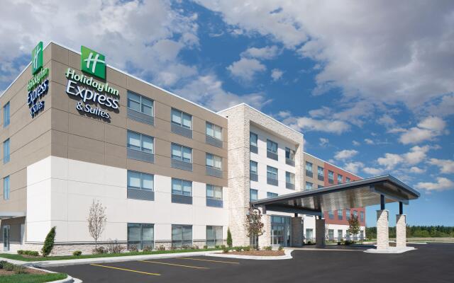 Holiday Inn Express & Suites Elkhorn - Lake Geneva Area, an IHG Hotel