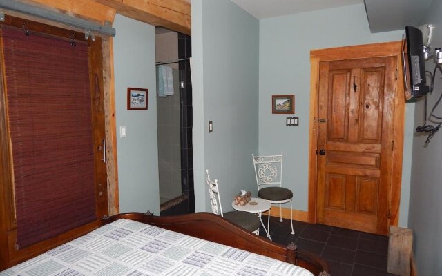 Blue Tin Roof Bed & Breakfast