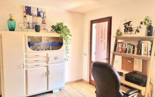 Stylish Home With Patio 4 min Walk to the Beach