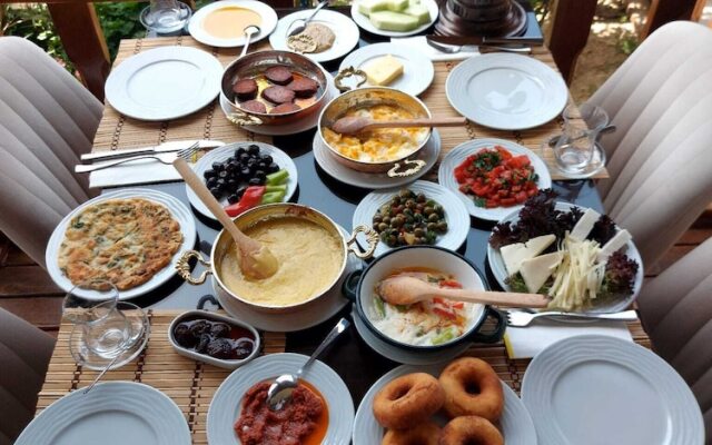 Li̇mi̇s Otel