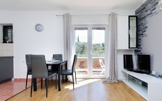 Apartments Luka