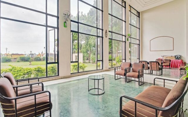 Oyo 60852 Hotel Residency Park