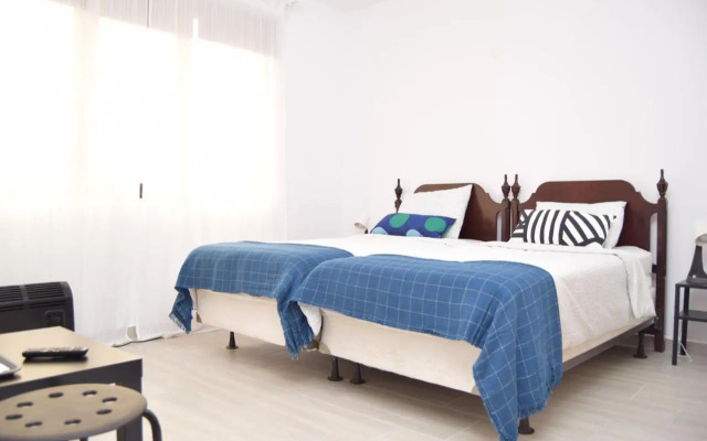 Hotel Road Rooms