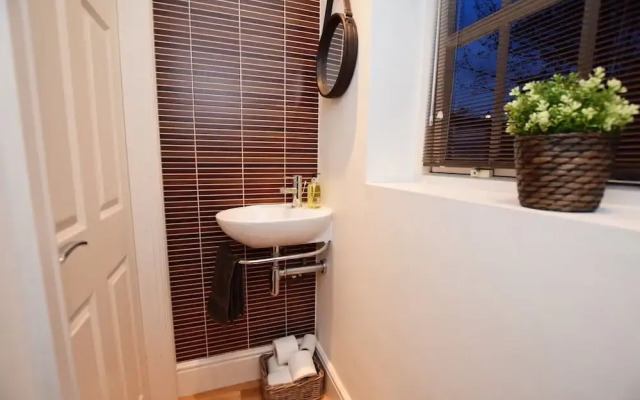 Derby 2 Bed House - University & City