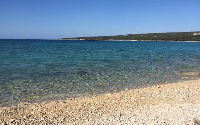 Spacious Apartment in Novalja near Sea