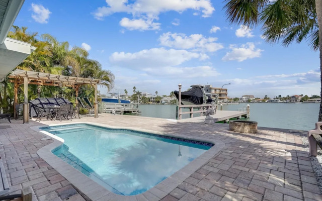 Manatee Home - Water Front Pool Home