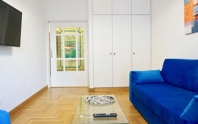 Central & Elegant Apt in Athens