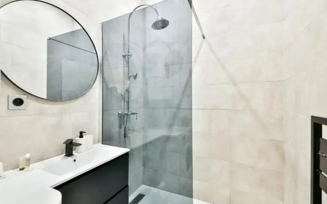 Champs Elysees!Montaigne, New Luxurious 6pers Flat