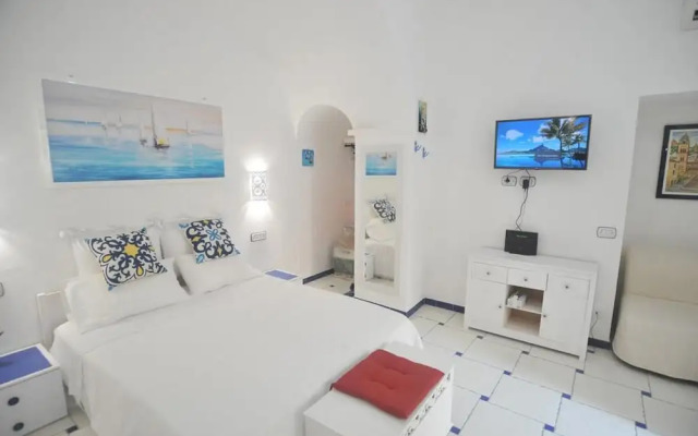 Art House in Amalfi Historical Center Near Beach