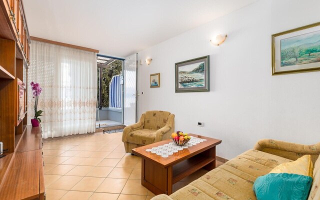 Beautiful Apartment in Icici With Wifi and 1 Bedrooms