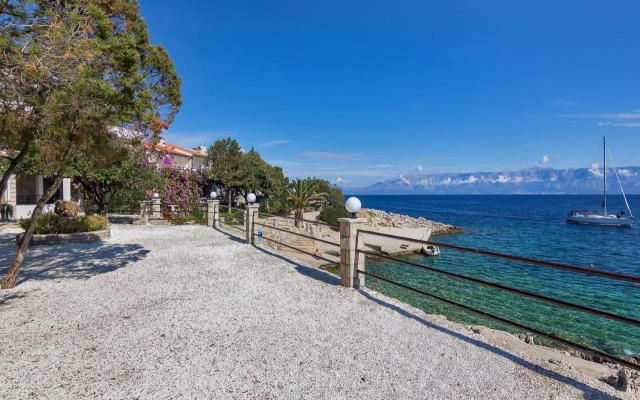 Apartments by the sea Cove Pokrivenik, Hvar - 10419