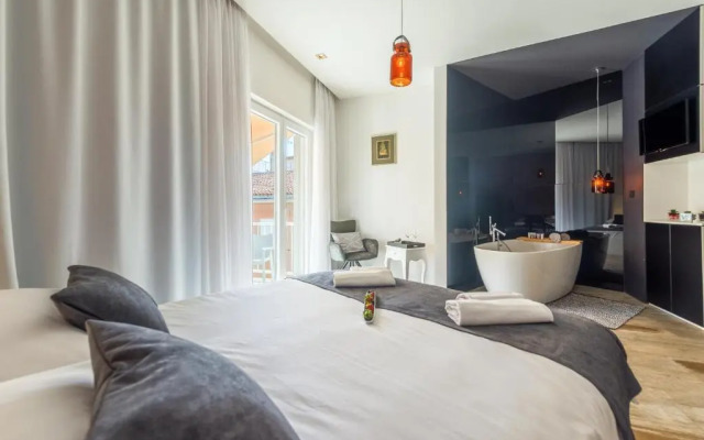 Agora Central Rooms