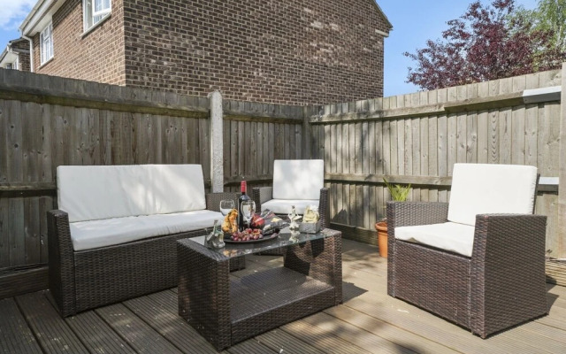 Spacious 5-bed House in Aylesford