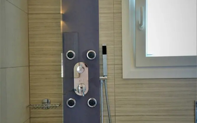 Moraitis Studios Dioni Lux Inn