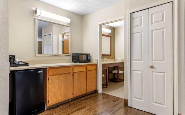 Comfort Inn & Suites Cincinnati Eastgate
