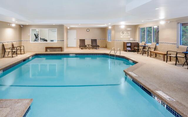 Holiday Inn Express Hotel & Suites Tilton - Lakes Region