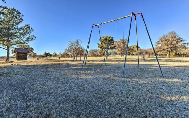 Private Pool: Spacious & Vibrant Argyle Villa!