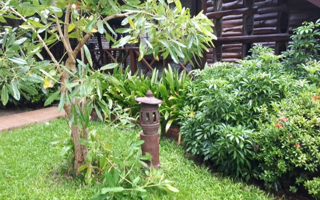 Amporn Riverside Resort