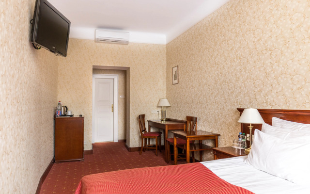 Rott Hotel