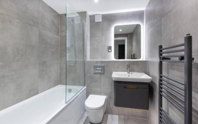 2 Bedroom Penthouse - large balcony - Minster view