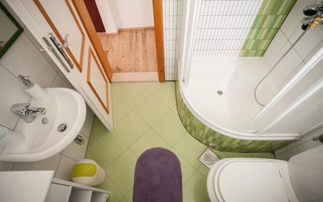 Apartment and Room Ursa