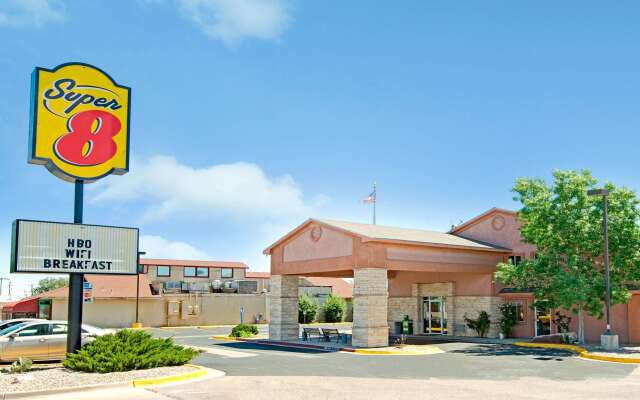 Super 8 by Wyndham Belen NM