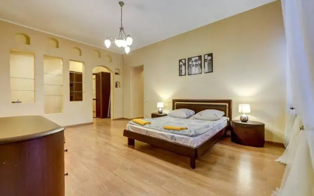 Stn Apartments Near Moskovsky Railway Station