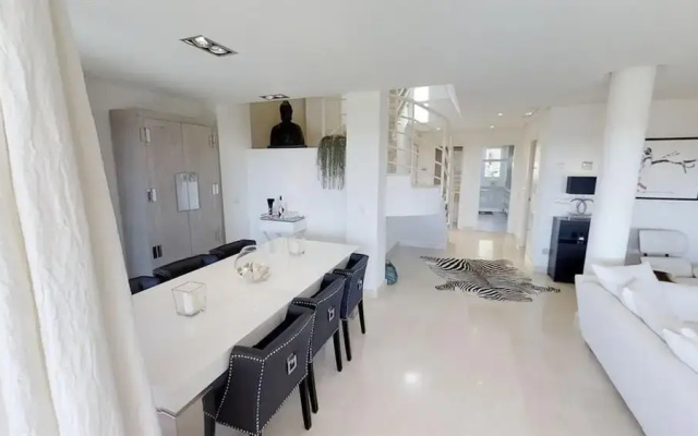 Outstanding Penthouse Near Puerto Banus