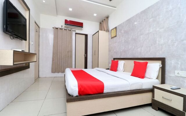 OYO 23357 Raj Tirath Niwas