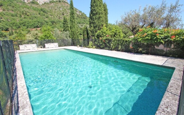 A Luxurious, 5-bedroom Villa in Vence With a Swimming Pool and Spaciou