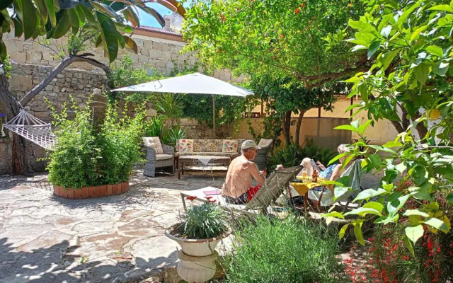 Yukser Hostel