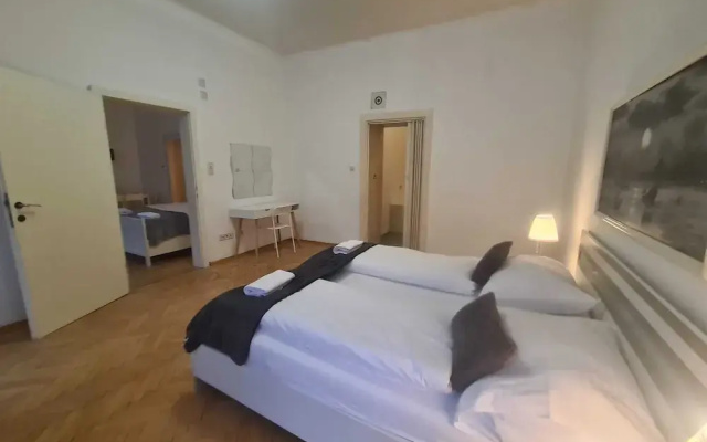 Comfort 3BR Apt Near Wiener Stadthalle