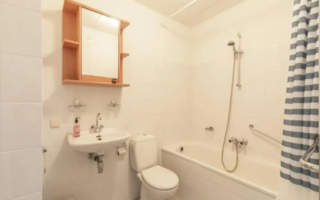 Spacious Holiday Apartment for 4 People