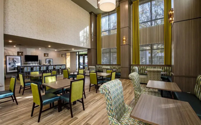 Hampton Inn & Suites Keller Town Center