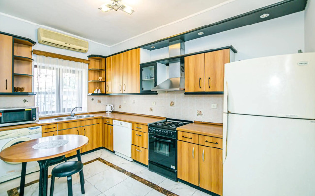 Azneft Royal Suite Apartment Sea View