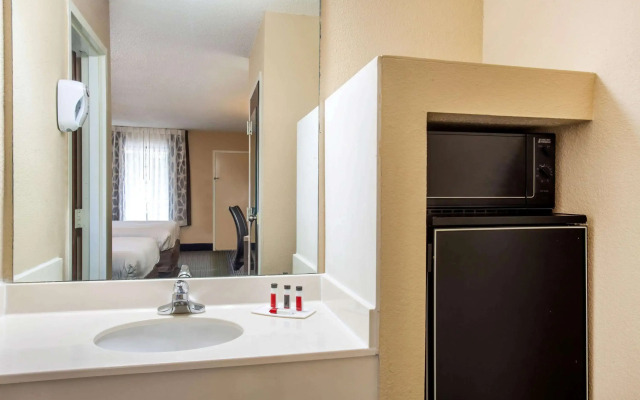 Baymont by Wyndham McDonough