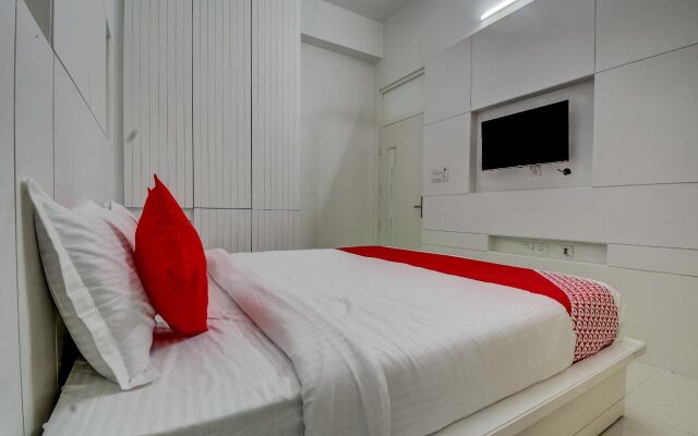 Grande Azure By OYO Rooms