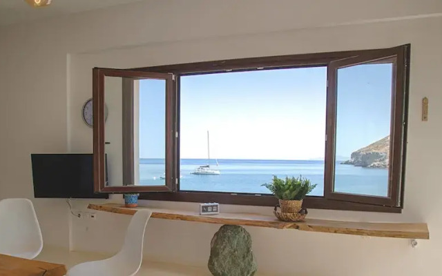 Spathi Beach Bar Restaurant & Suites