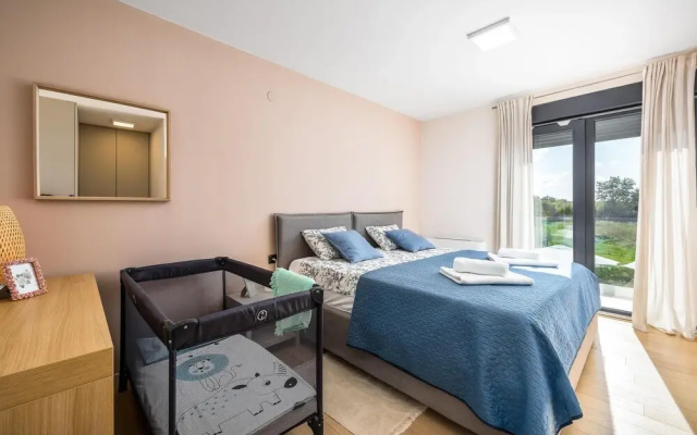 Amazing Home in Jehnici With 4 Bedrooms, Outdoor Swimming Pool and Heated Swimming Pool - Cottages_and_Houses in Porec - Photo 4